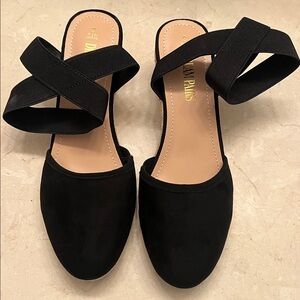 Stylish Black Cross-Strap Sandals